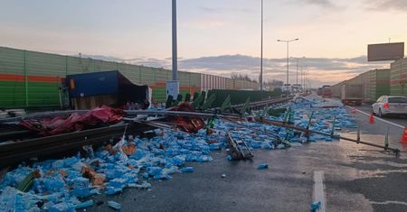 Wypadek na S8: Ciężarówka przewrócona, utrudnienia w ruchu