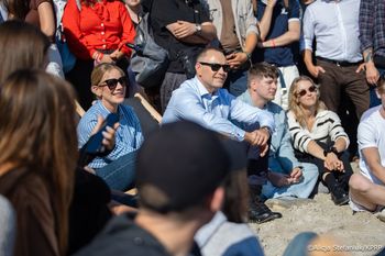 Zaprosiła młodzież do Juraty. Pokazała zdjęcia. Oto co robili