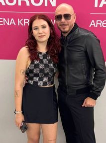 Poświęciła się dla Pitbulla. Historia tego zdjęcia jest szalona