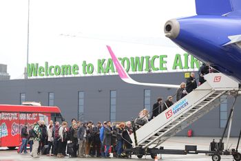 Balice: Gęsta mgła nad lotniskiem. Część lotów została przekierowana do Pyrzowic