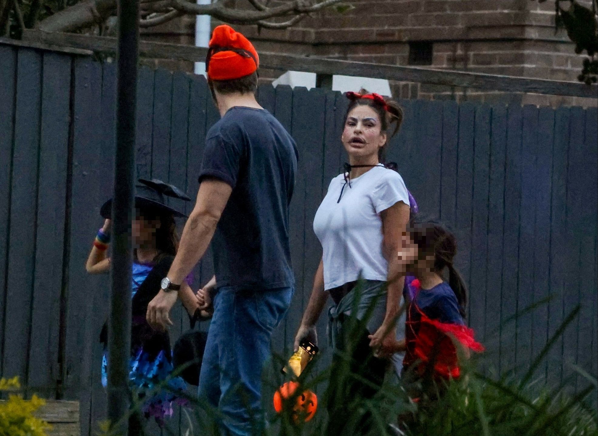Ryan Gosling i Eva Mendes polują z dziećmi na cukierki