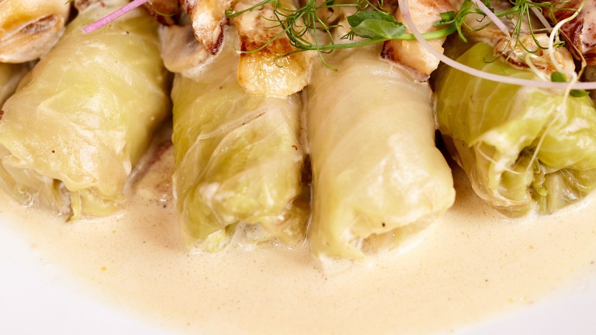 Gołąbki ze śmietankowym sosem mają w sobie to "coś"