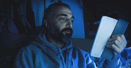 Nocny tryb życia a kondycja mózgu. Holenderscy naukowcy alarmują