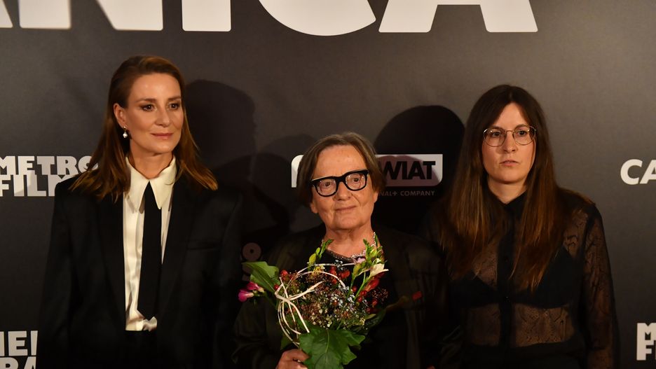 Od lewej: Maja Ostaszewska, Agnieszka Holland i Katarzyna Warzecha na premierze filmu "Zielona granica"