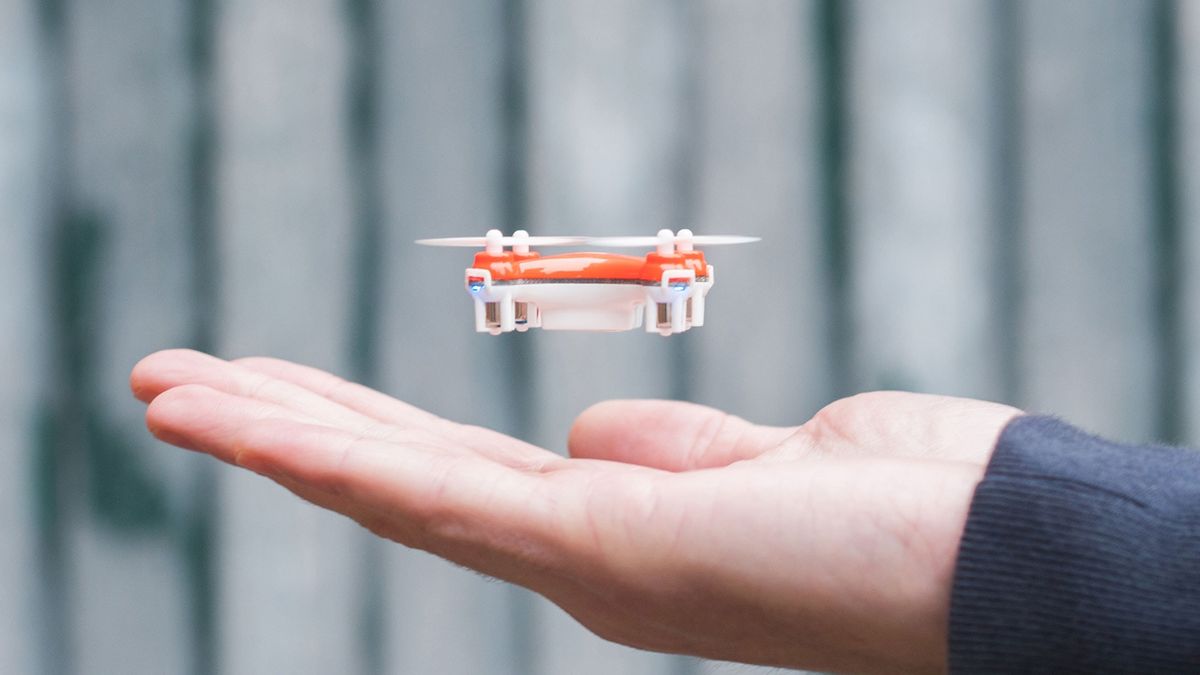 Oto etui z dodatkowym aparatem i... miniaturowym dronem 1