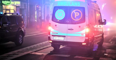 Gniezno. 26-latek wypadł z okna. Dziewczyna znalazła go leżącego na ziemi
