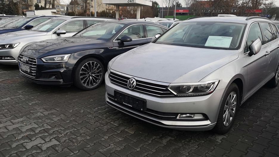 Zakup samochodu, który miał wypadek, może być ryzykowny, choć nie zawsze oznacza to, że pojazd jest w złym stanie