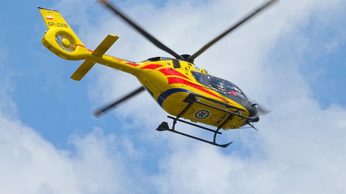 Przy jeziorze lądował śmigłowiec LPR (zdjęcie ilustracyjne)