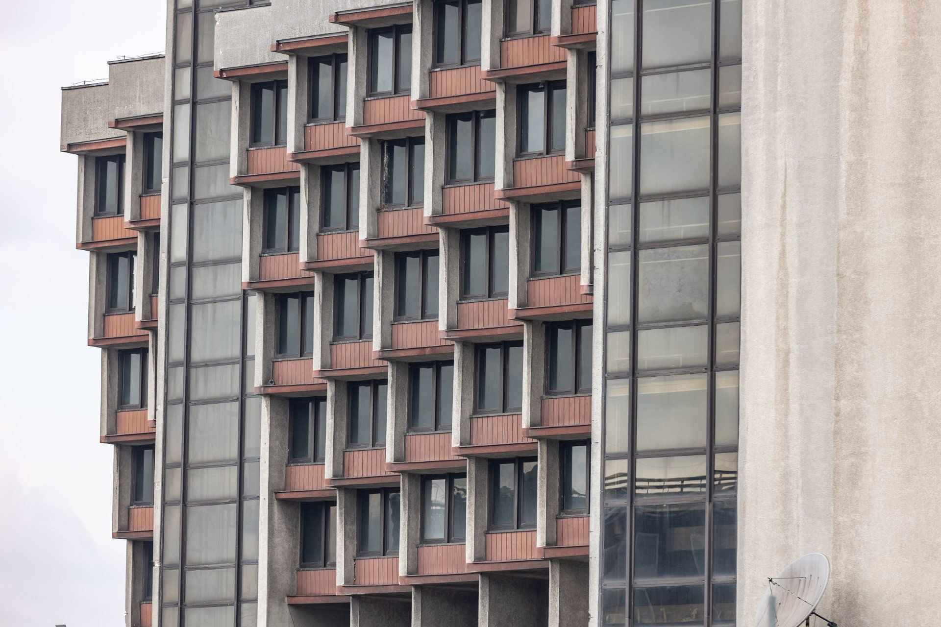 Hotel Forum był przed laty synonimem nowoczesności, dziś charakterystyczna bryła straszy w centrum miasta 