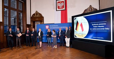 PiS triumfuje, a Odra dalej umiera. Burza w sieci po wspólnej konferencji