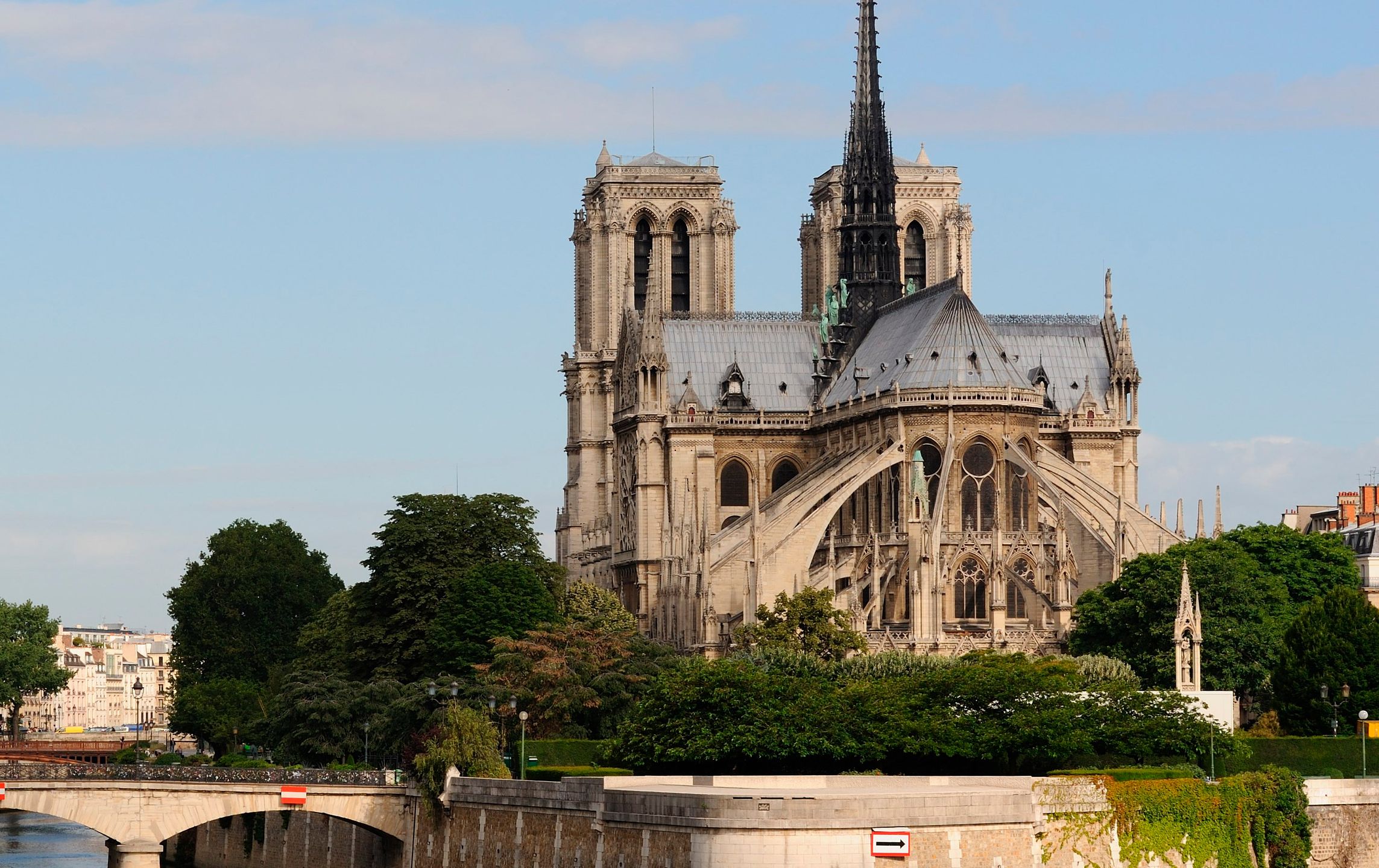 Katedra Notre Dame. Zdjęcia przed i po pożarze 6