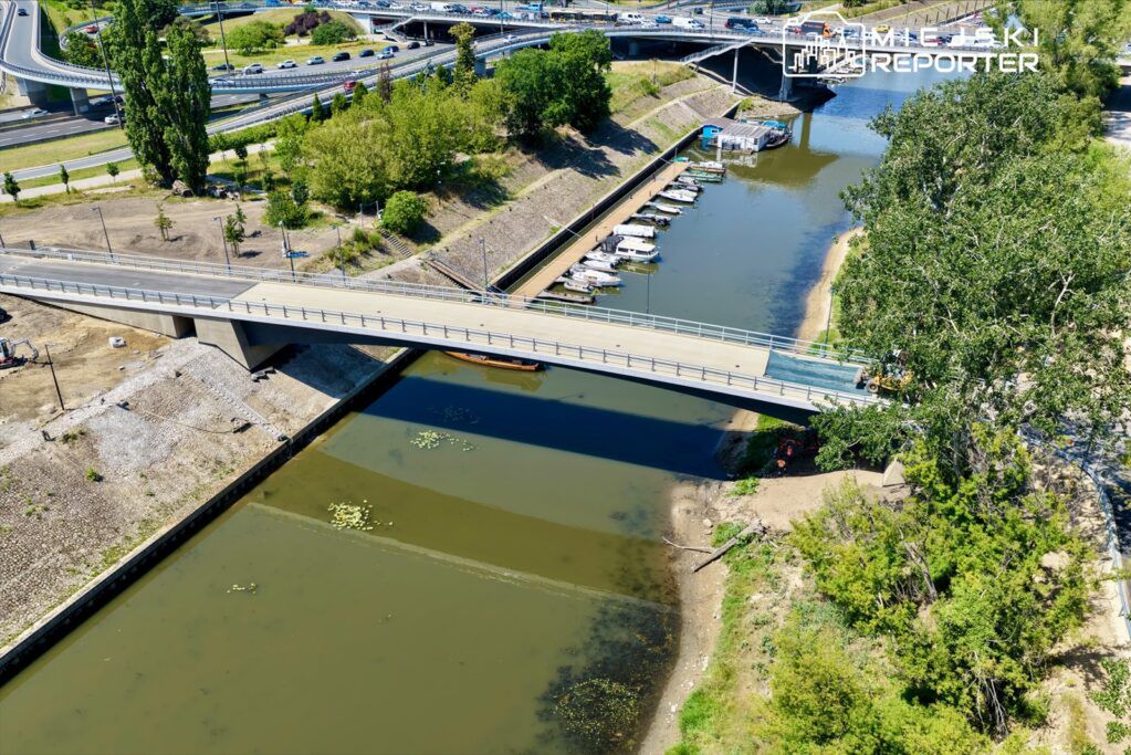 Warszawa: Kładka nad Portem Czerniakowskim już prawie gotowa. Trwają odbiory techniczne