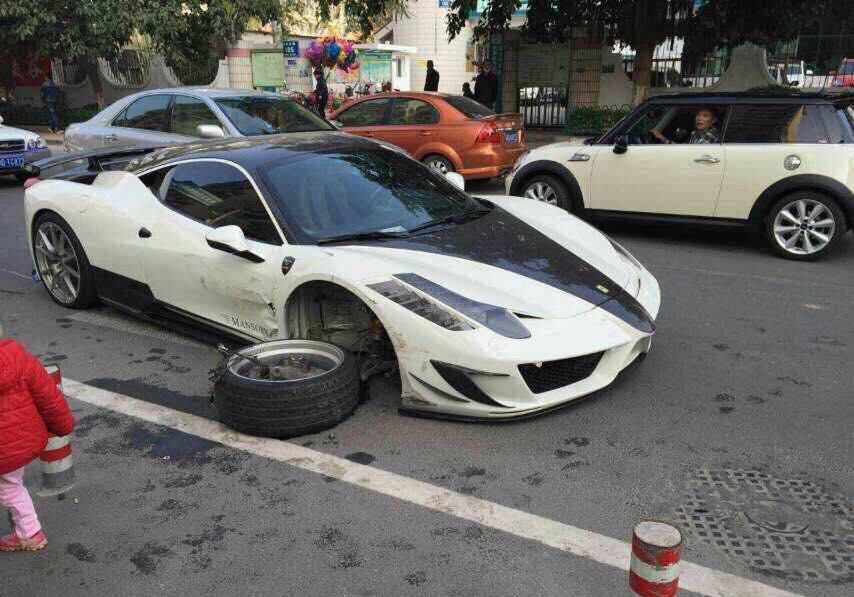 Mansory Ferrari 458 Siracusa poważnie uszkodzone w Chinach