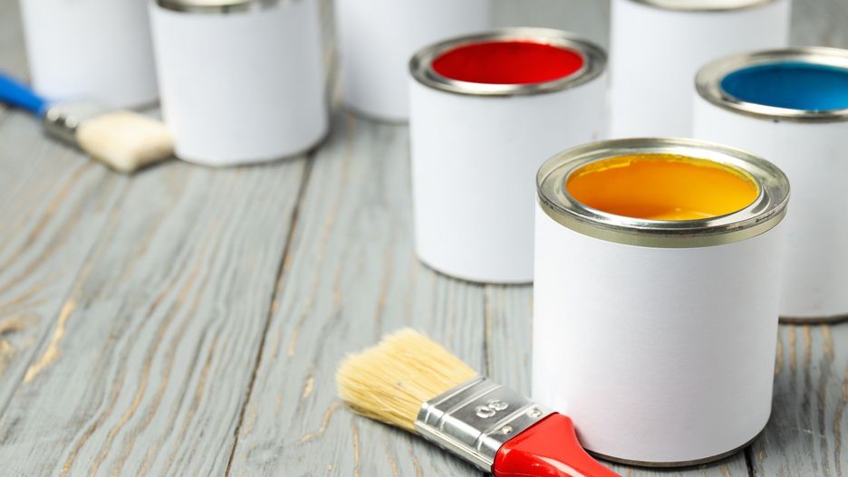 Europejska Agencja Chemikaliów (ECHA) prowadzi prace nad zmianą klasyfikacji etanolu, który pełni ważną rolę w produkcji farb, klejów i lakierów.