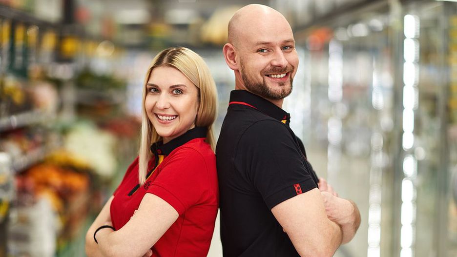 Biedronka. Nowe stroje dla pracowników na 25-lecie istnienia dyskontu