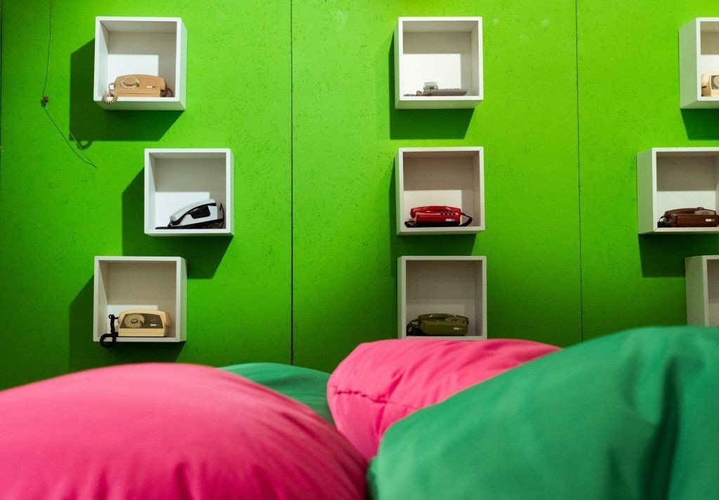 Telefony z Radomskiej Wytwórni Telefonów będzie można oglądać na wystawie &#34;Ucho na świat z Radomia&#34; w Kamienicy Deskurów wrRynku.