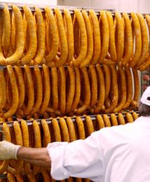 Wegetarianie kuszą mięsnych gigantów