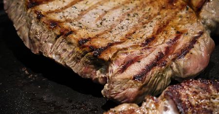 Grillowany mostek wołowy z wewnętrznej części bez kości (samo mięso, (II klasa mięsa)