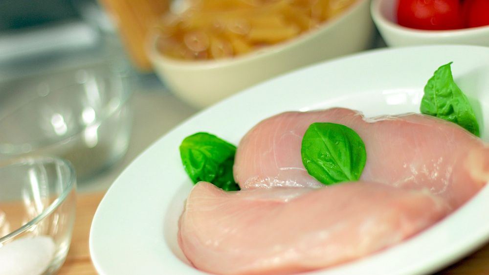 Jedzenie surowego drobiu może być bardzo groźne