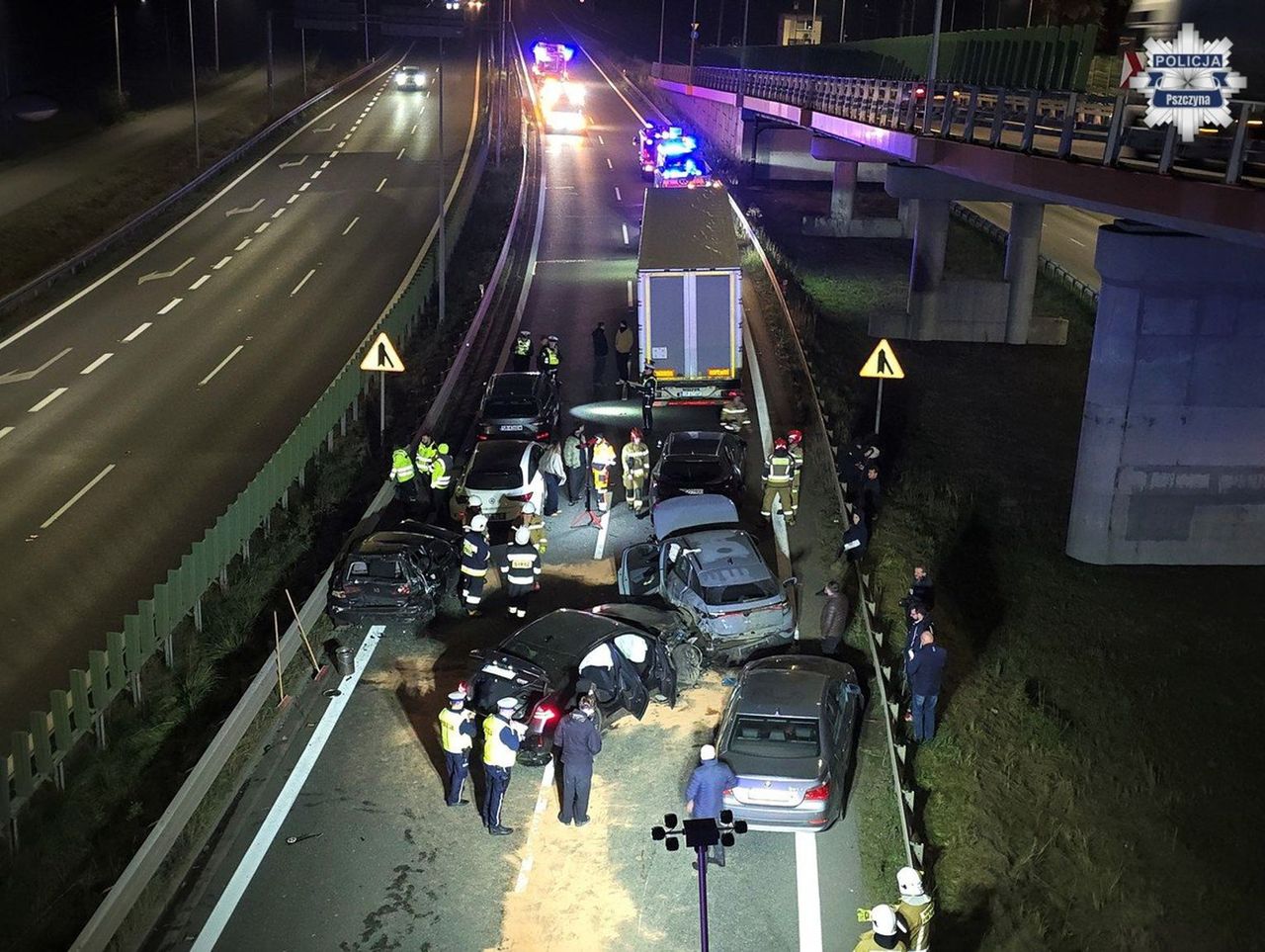 Pszczyna: 34-latek w BMW spowodował karambol. Z ogromną siłą wjechał w auta stojące w korku