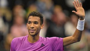 Felix Auger-Aliassime zgarnął pełną pulę. Kanadyjczyk zwiększył przewagę nad Hubertem Hurkaczem