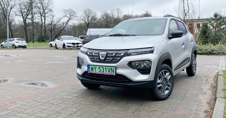 Dacia Spring niską ceną obnaża problem. Tanie elektryki wciąż są o wiele za drogie [opinia]