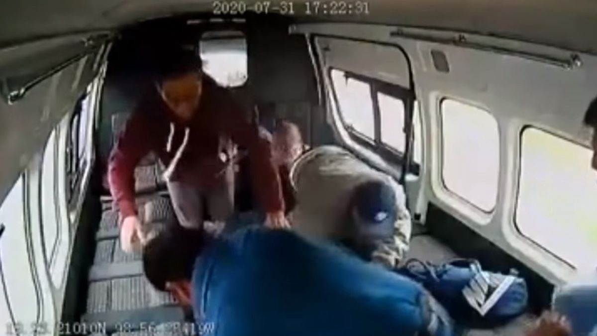 Podróżujący mężczyźni rzucili się na złodzieja