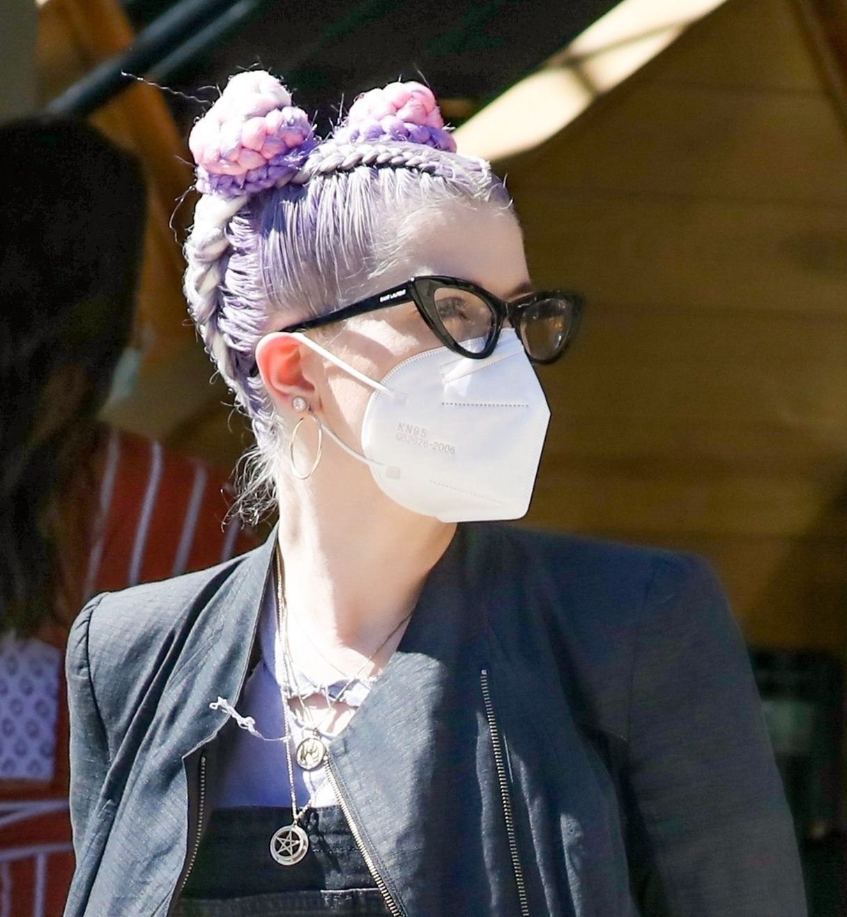 Kelly Osbourne prezentuje nową figurę na zakupach z chłopakiem i jego córką