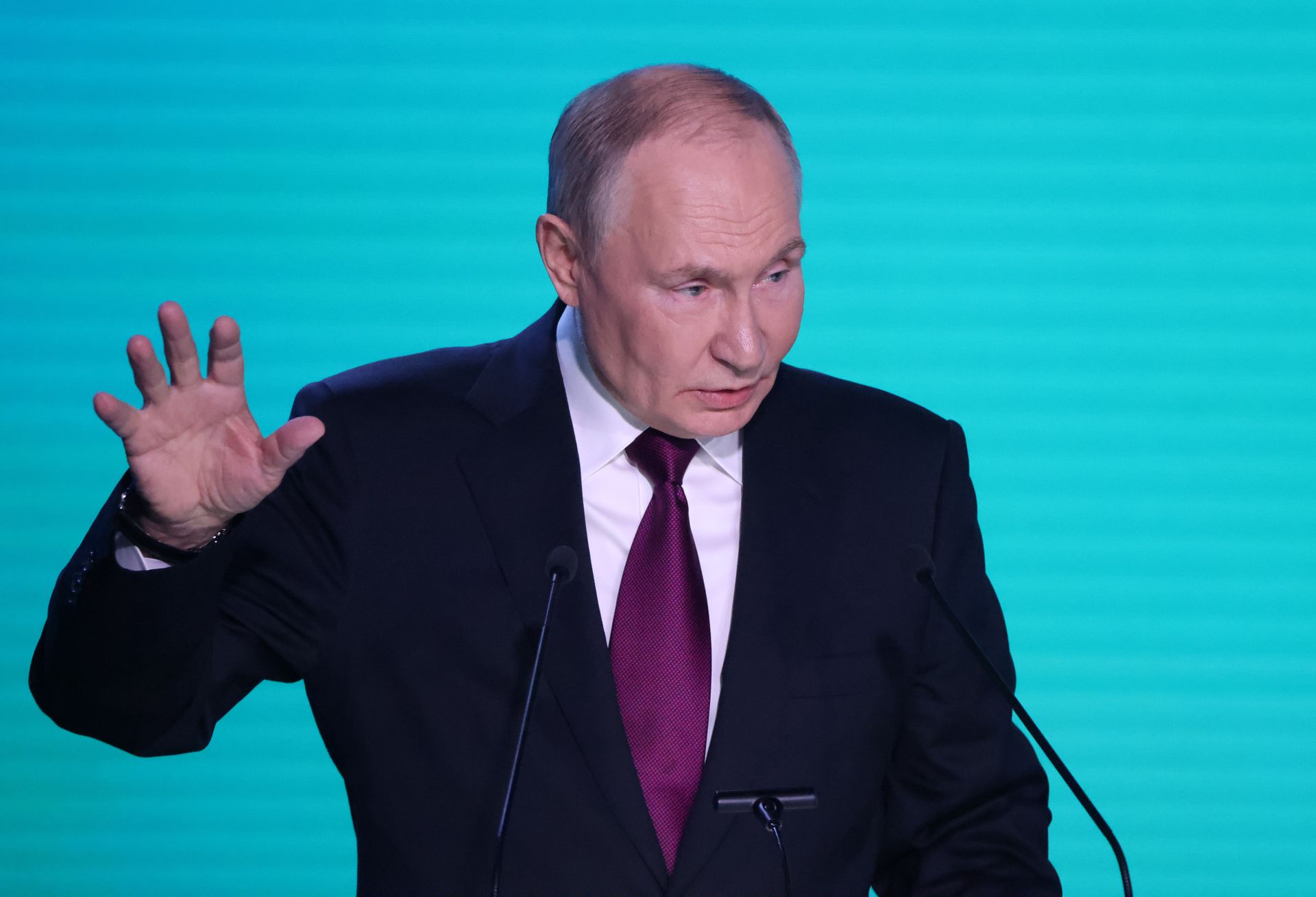 Przekaz z Kremla: podatki to wina Zachodu. Zakaz wspominania o Putinie