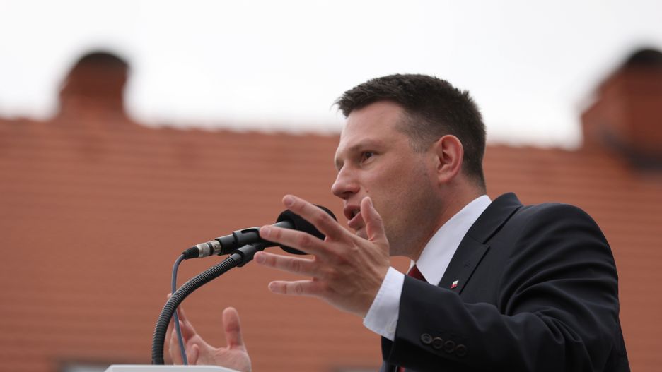 Mikołów, 29.03.2025. Wybory Prezydenta RP 2025 - kampania. Kandydat Konfederacji w wyborach prezydenckich Sławomir Mentzen przemawia podczas spotkania wyborczego na Rynku w Mikołowie, 29 bm. (jm) PAP/Kasia Zaremba