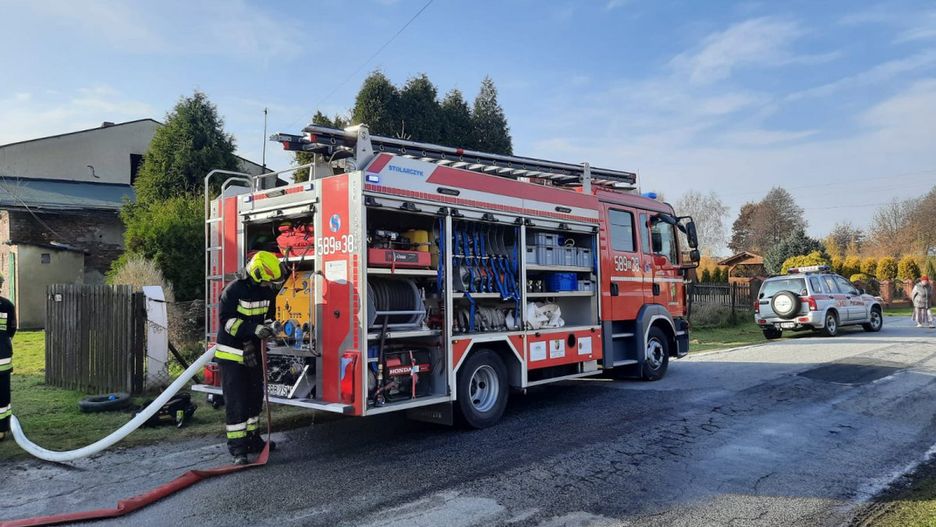 Pożar w domu Czerwionce – Leszczynach. Strażacy znaleźli dwa ciała. Fot. KWP w Katowicach.