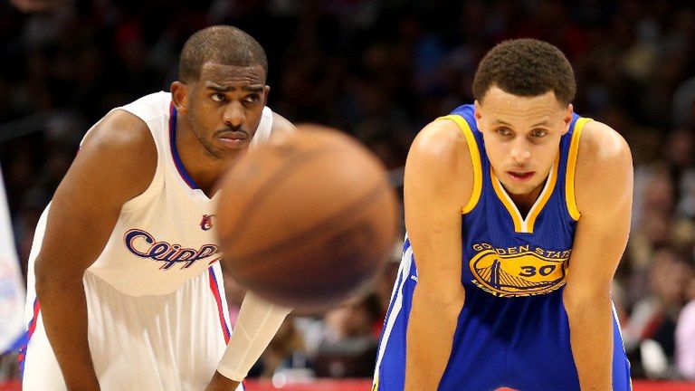 AFP / Na zdjęciu Chris Paul (z lewej) i Stephen Curry