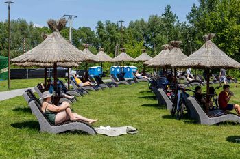 Otwarcie nowej strefy rekreacyjnej nad zalewem. Plaża w Wasilkowie zmieniła się nie do poznania