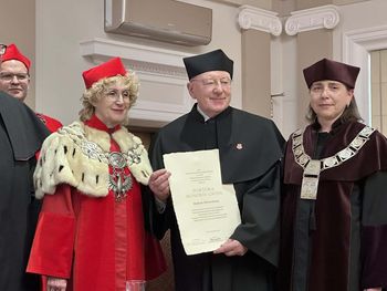 Kielce: Marek Żebrowski z tytułem Doctora Honoris Causa Uniwersytetu Jana Kochanowskiego