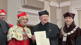 Kielce: Marek Żebrowski z tytułem Doctora Honoris Causa Uniwersytetu Jana Kochanowskiego