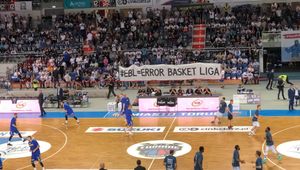 "Error Basket Liga" - kibice w Toruniu wygwizdali sędziów