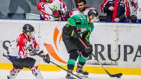 Hokej. Koszmarna kontuzja Kamila Wróbla. Rywal łyżwą rozciął mu twarz