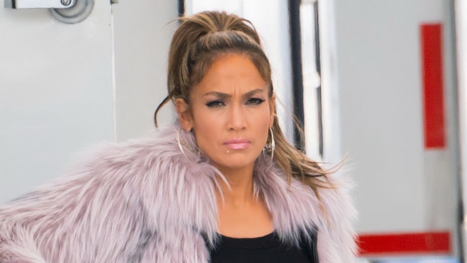 Jennifer Lopez przedłuża włosy