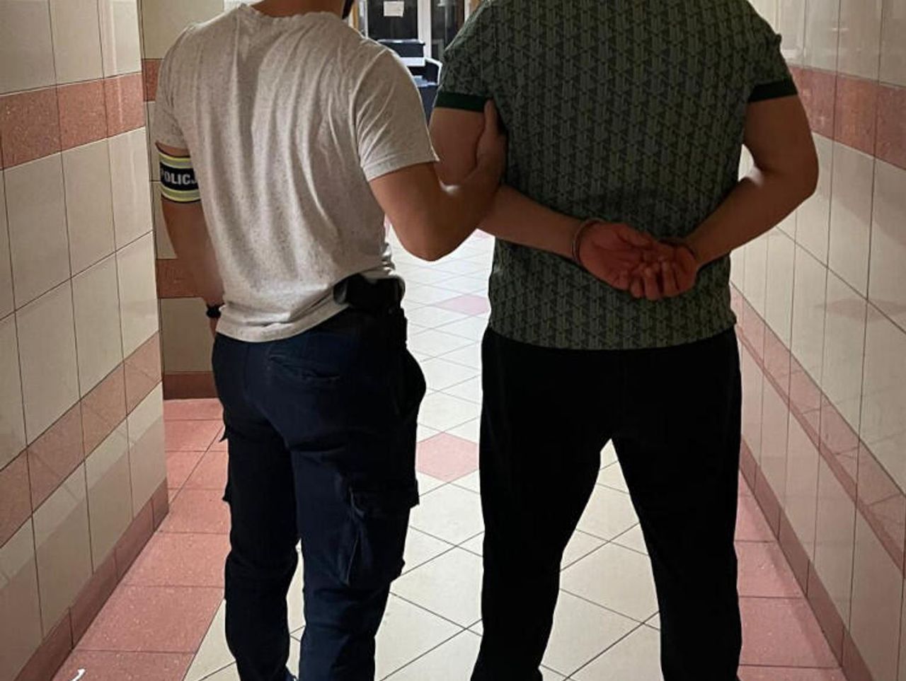 Warszawa: Dostał wyrok ośmiu lat za kratami i zniknął