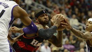 Josh Smith rzuca poza kosz (wideo)