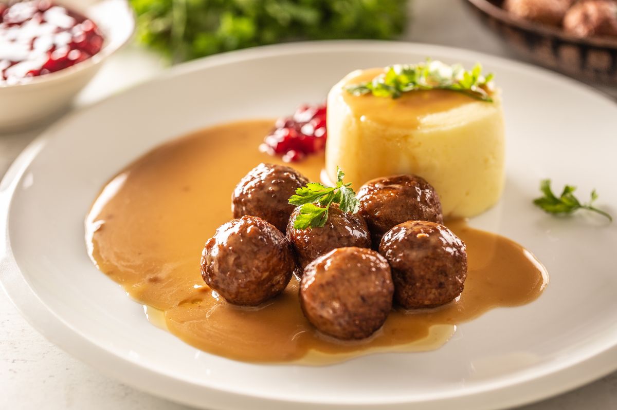 Zamiast jechać do IKEI, zrób mięciutkie klopsiki w domu. Tak pyszne, że nie można się oprzeć