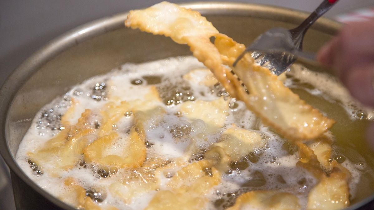 Większość gospodyń dodaje ten składnik do faworków. Duży błąd, wychodzą twarde i niesmaczne.