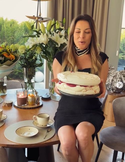 Katarzyna Glinka i jej tort urodzinowy