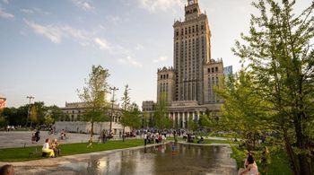 Warszawa popularniejsza niż wcześniej. Dane pokazują wyraźny trend