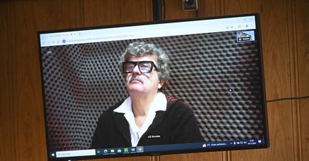 Sąd: Janusz Palikot ma zapłacić 450 tys. zł grzywny za reklamowanie alkoholu