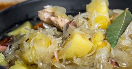 W piątki gotuję kapuśniak rybny. Smakuje nawet lepiej niż na żeberkach