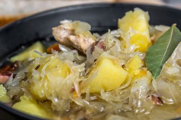 W piątki gotuję kapuśniak rybny. Smakuje nawet lepiej niż na żeberkach