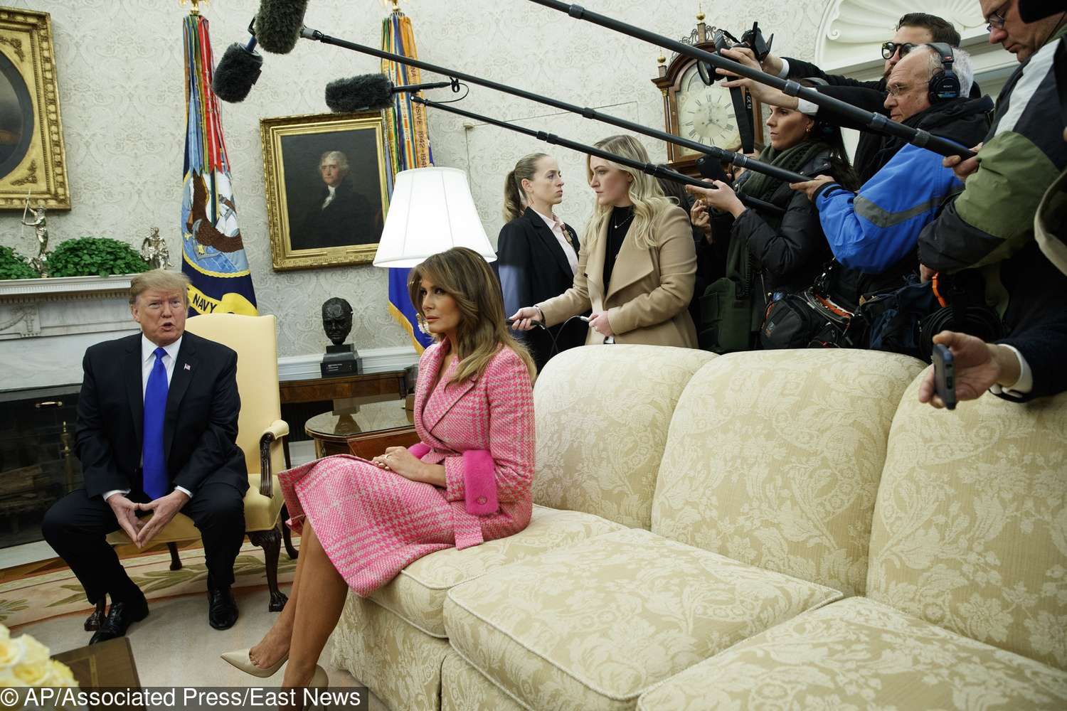 Melania Trump w różowym płaszczu