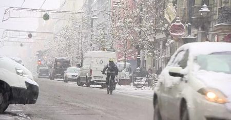 Jedna doba odśnieżania kosztowała Łódź ponad milion złotych. Śnieg na ulicach to gigantyczne koszty
