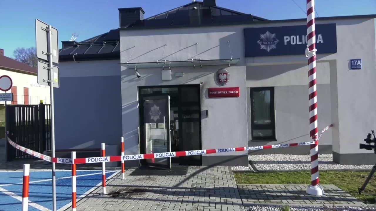 Atak na posterunek policji. Padły strzały. “Napastnik ranny w nogi”